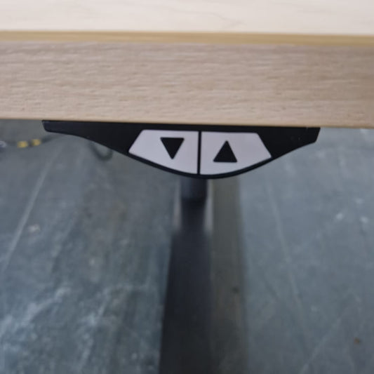 Elektrisch höhenverstellbarer Schreibtisch – FM Büromöbel