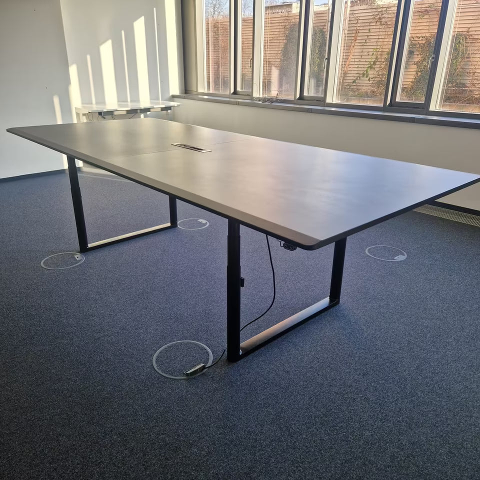 Vitra elektrischer Besprechungstisch