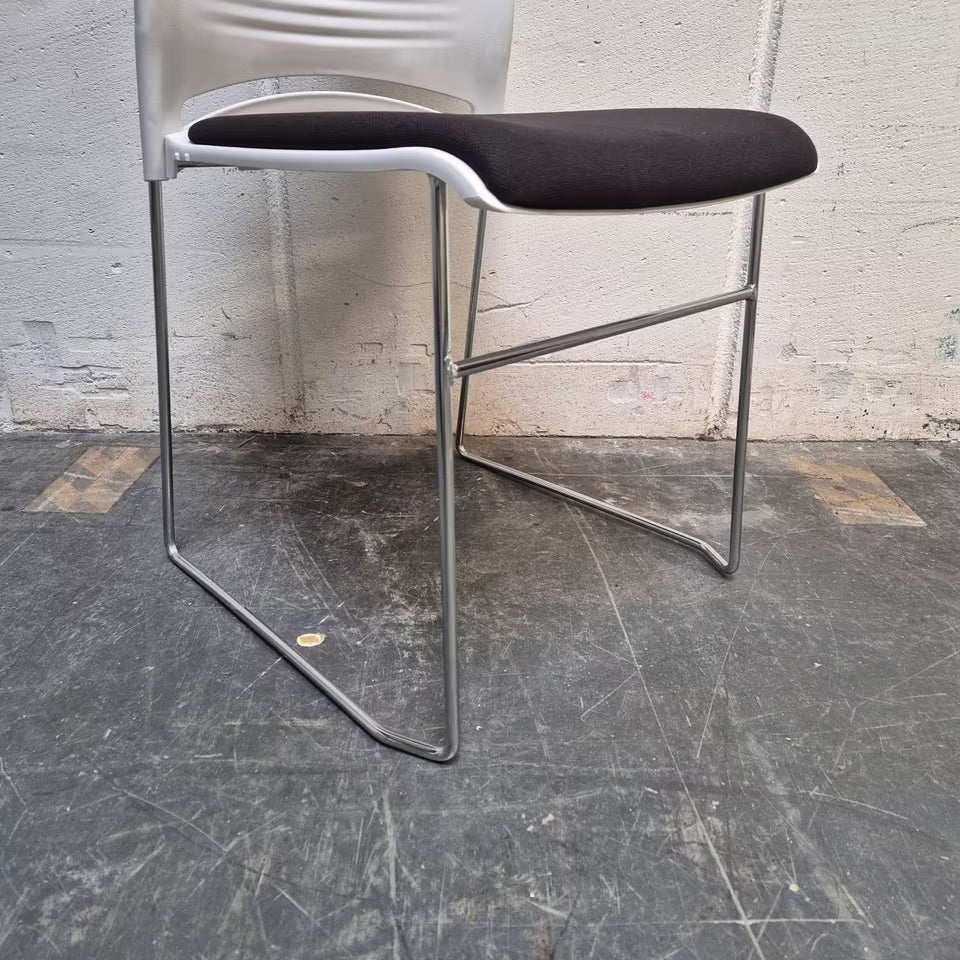 Besucherstuhl stapelbar Kunststoff / Stoff abwaschbar