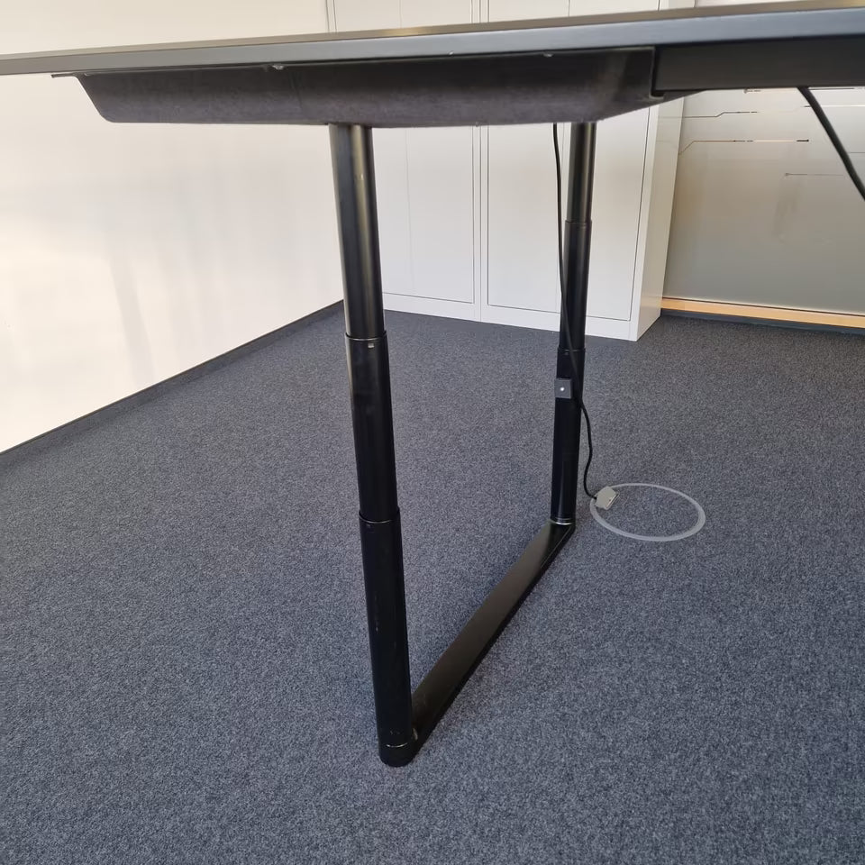 Vitra elektrischer Besprechungstisch