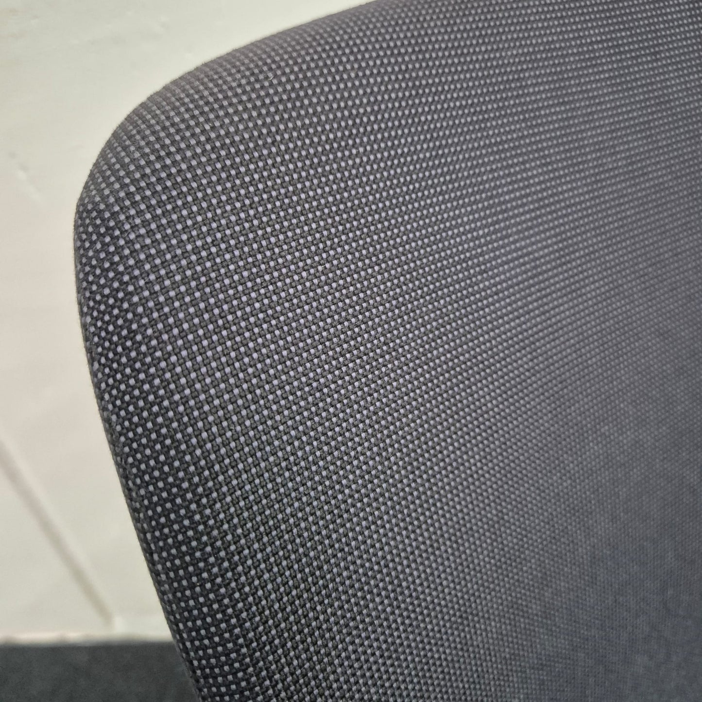 Freischwinger König & Neurath OKAY / schwarz / stapelbar / Gestellfarbe verchromt