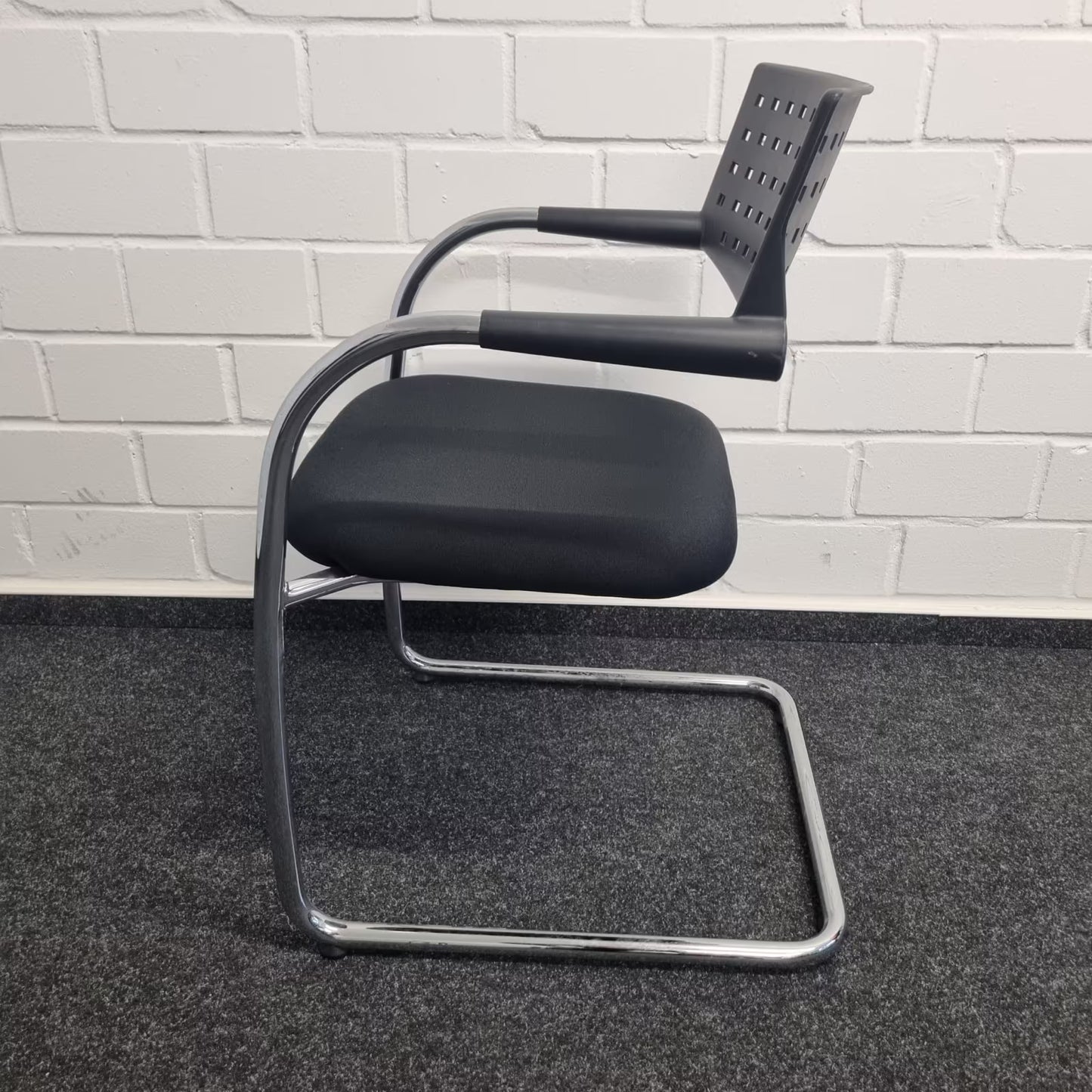 Profi-Konferenzstuhl / Freischwinger – Vitra Visavis 2