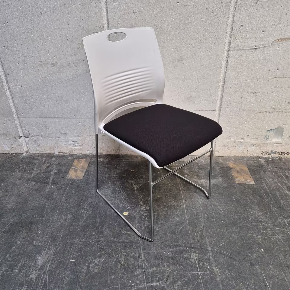 Besucherstuhl stapelbar Kunststoff / Stoff abwaschbar