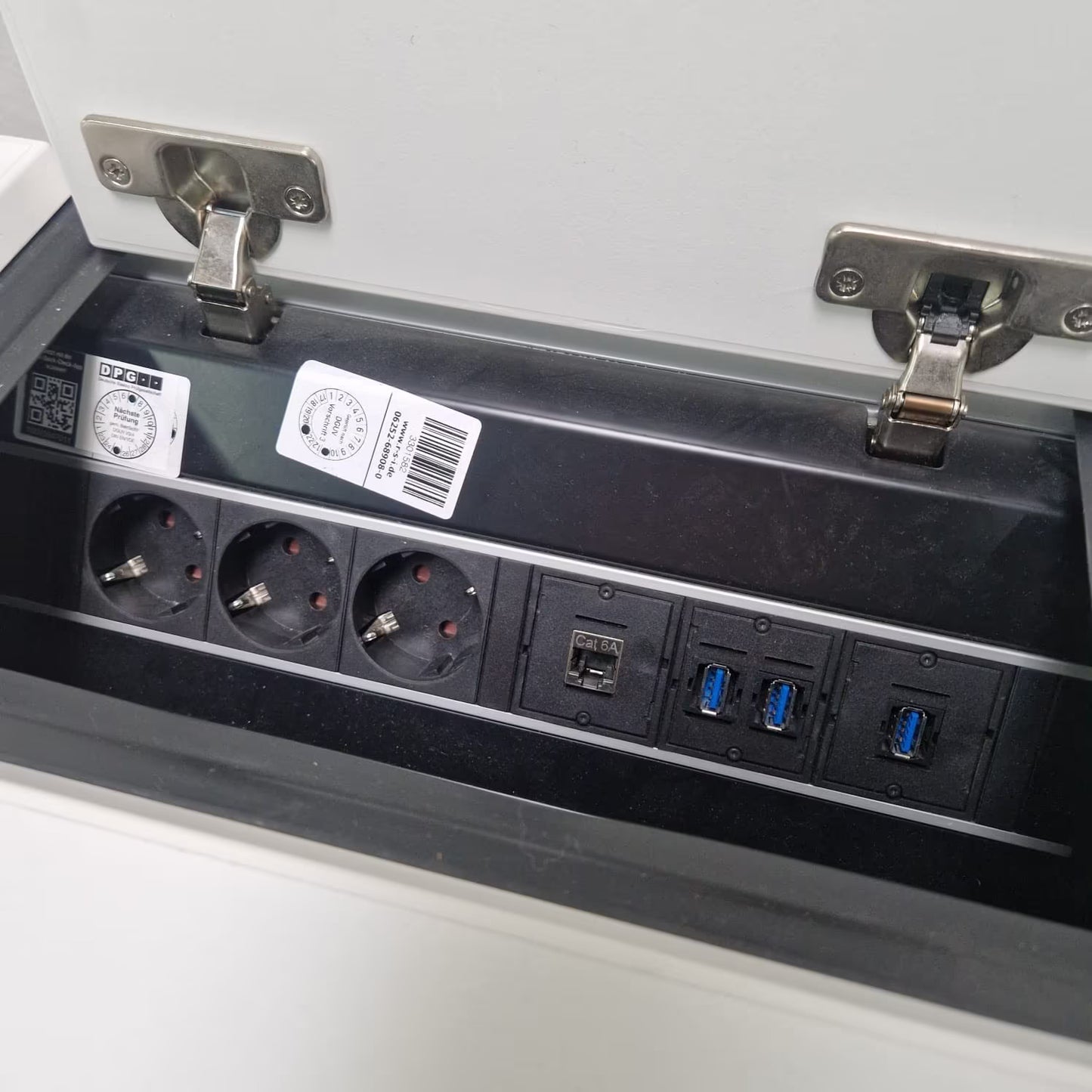 Elektrisch höhenverstellbarer Schreibtisch – VS Büromöbel