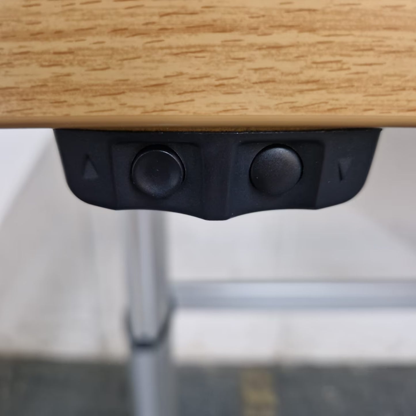 Elektrisch höhenverstellbarer Schreibtisch – Pfalzmöbel