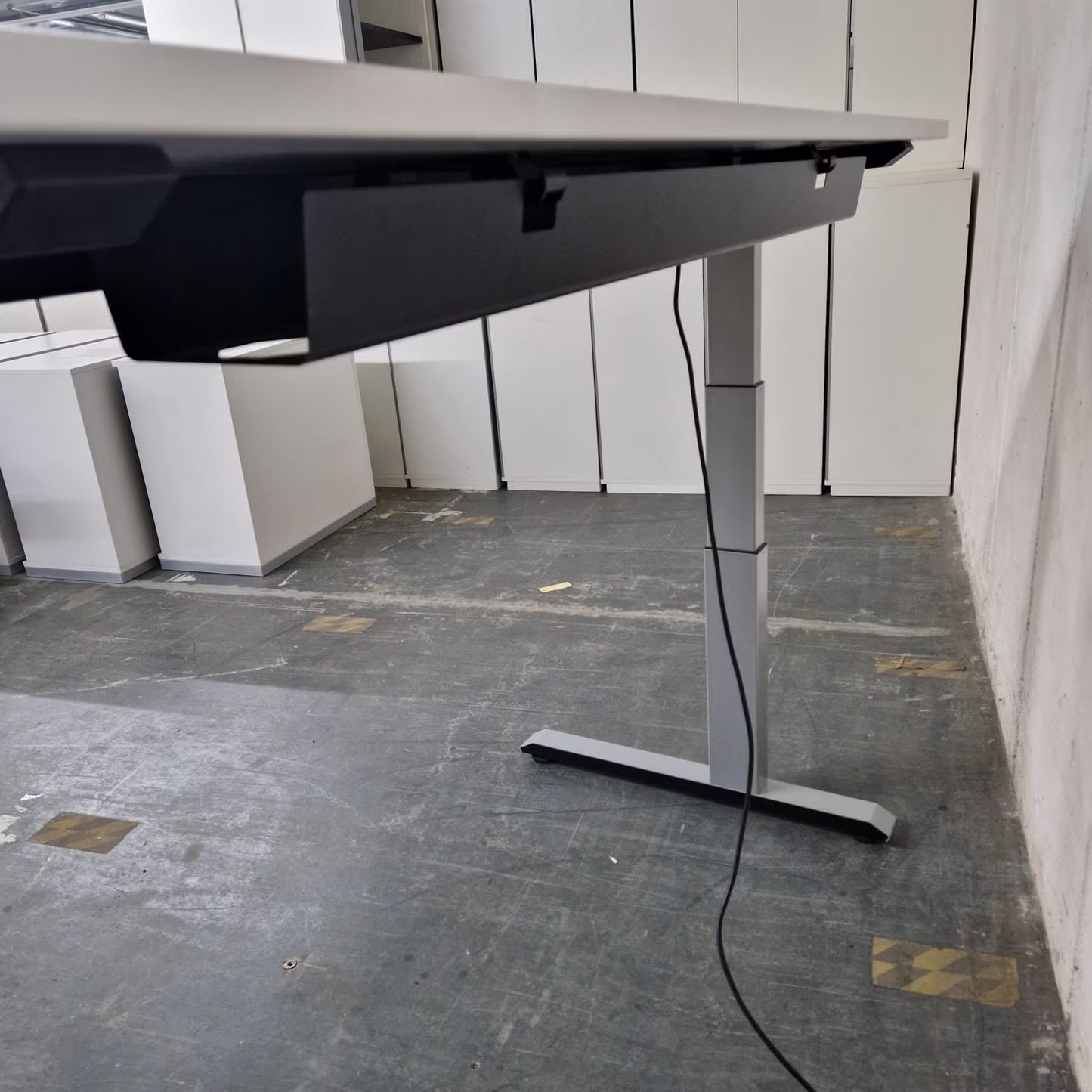 Elektrisch höhenverstellbarer Schreibtisch – Sedus Temptation