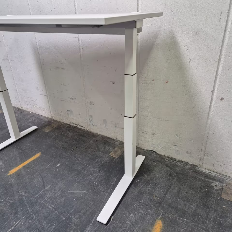 Elektrisch höhenverstellbarer Schreibtisch