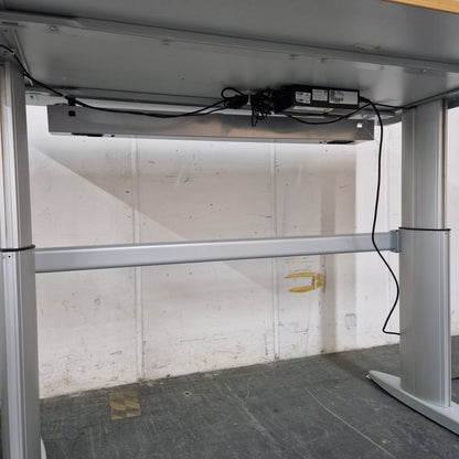 Elektrisch höhenverstellbarer Schreibtisch – Pfalzmöbel