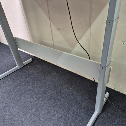 Elektrisch höhenverstellbarer Schreibtisch - Steelcase