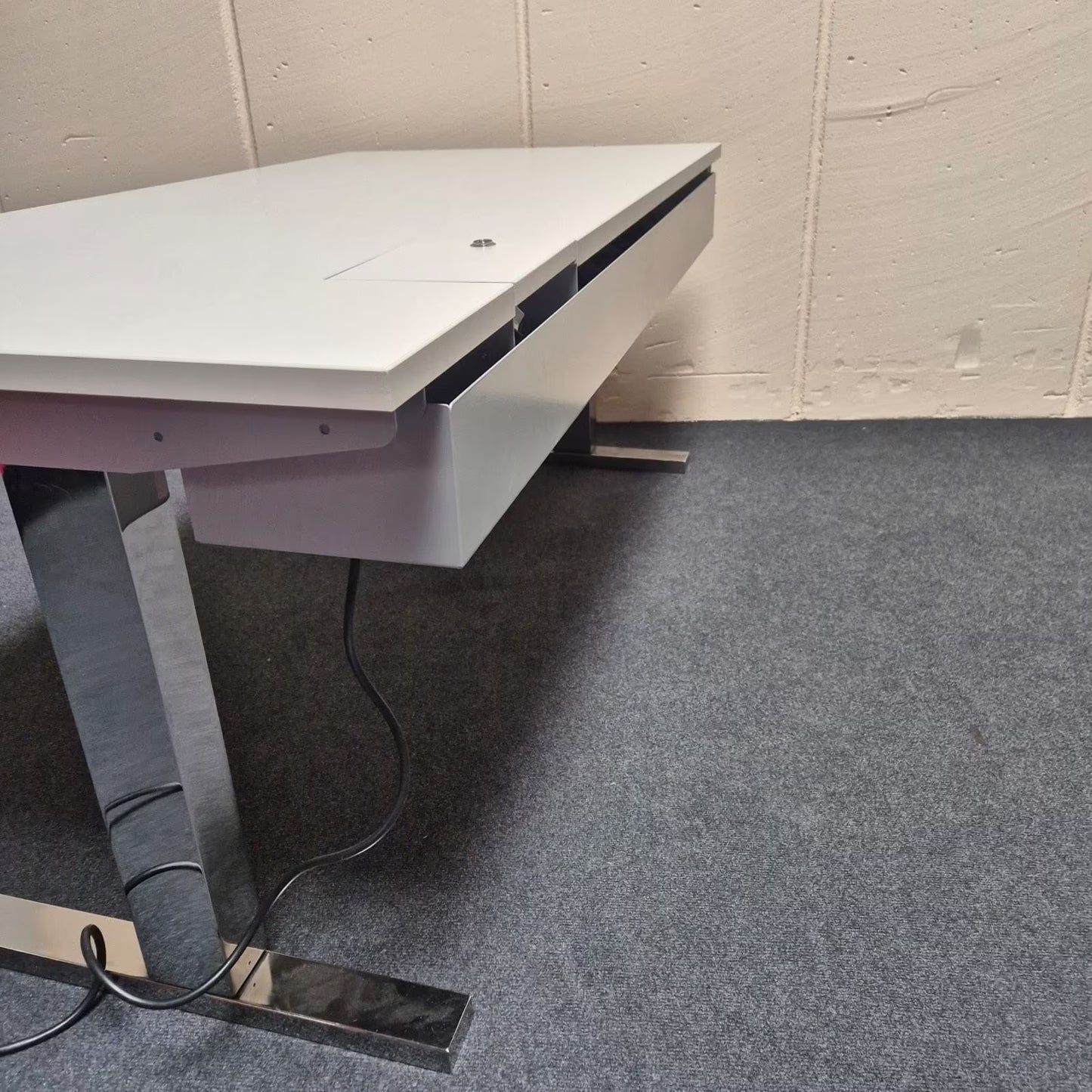 Elektrisch höhenverstellbarer Schreibtisch - Dobergo
