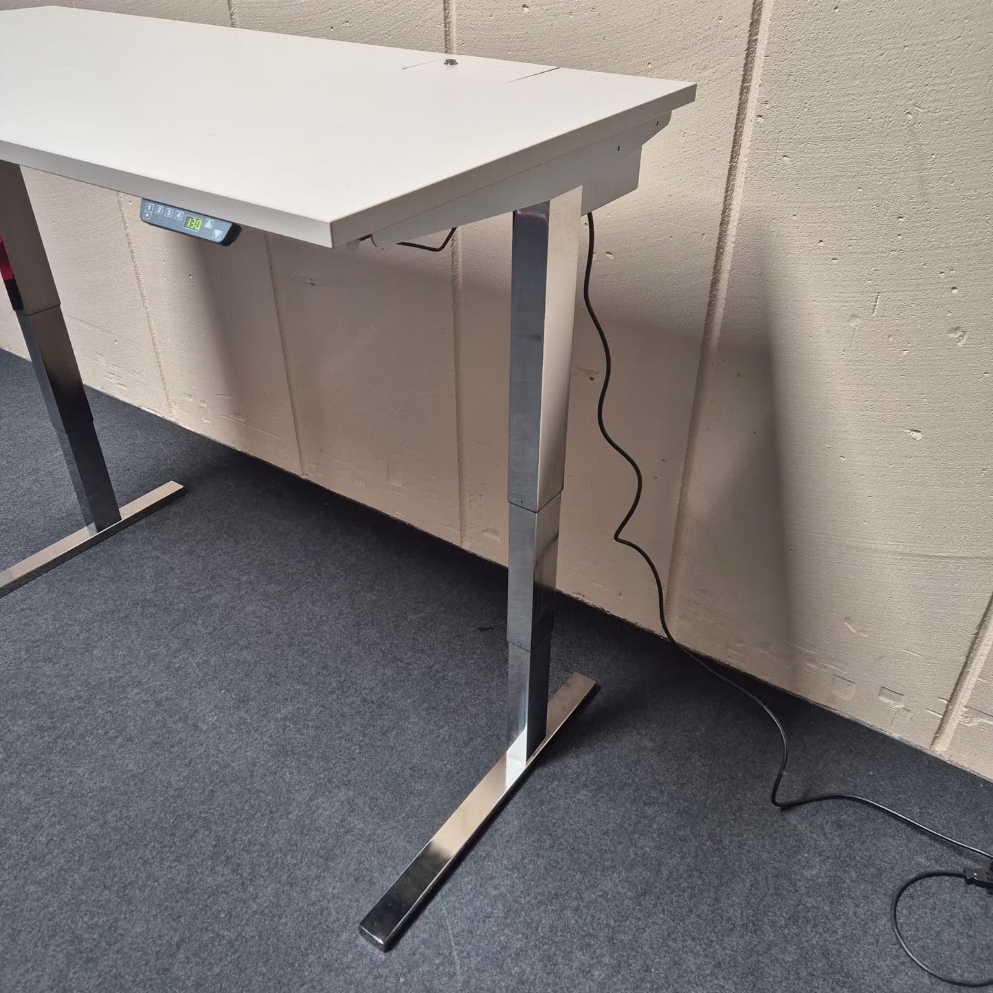 Elektrisch höhenverstellbarer Schreibtisch - Dobergo