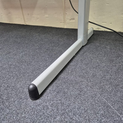 Elektrisch höhenverstellbarer Schreibtisch - Steelcase