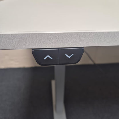 Elektrisch höhenverstellbarer Schreibtisch