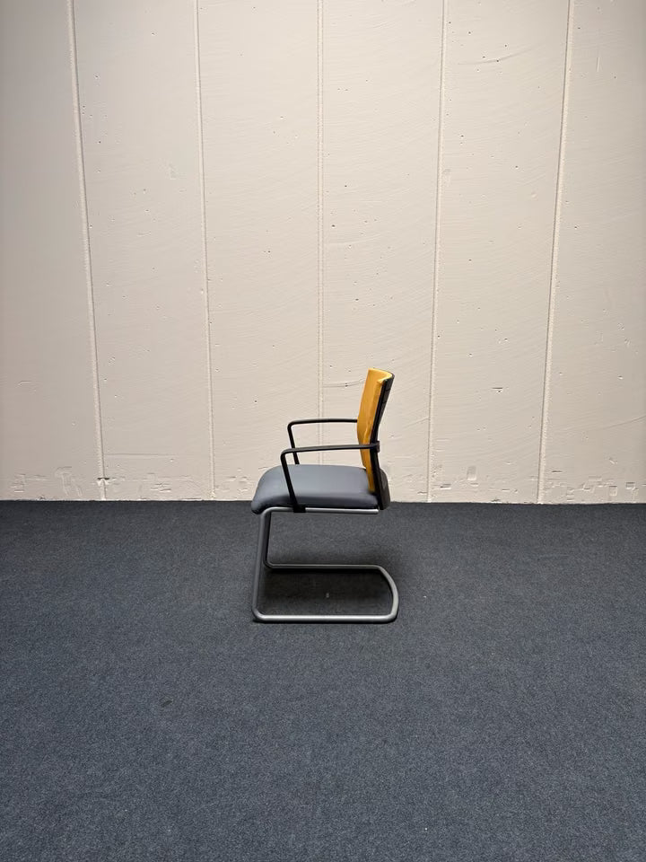 Freischwinger Steelcase Think / Besucherstuhl