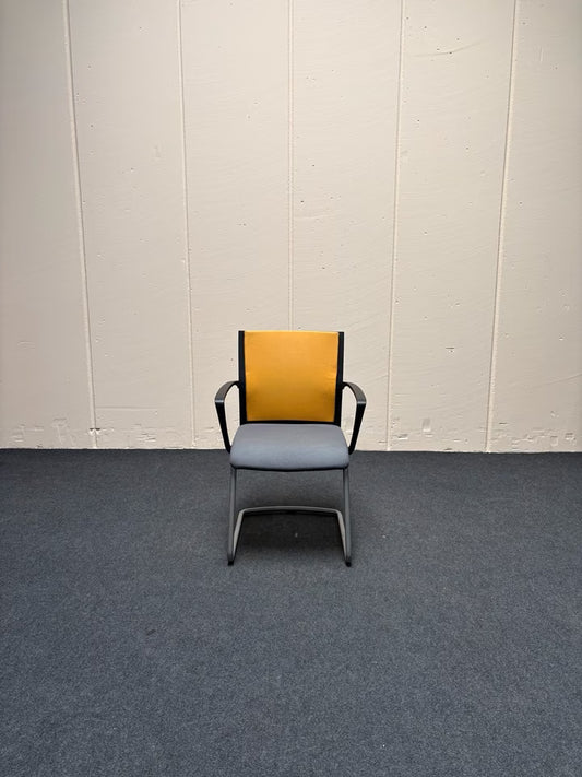 Freischwinger Steelcase Think / Besucherstuhl