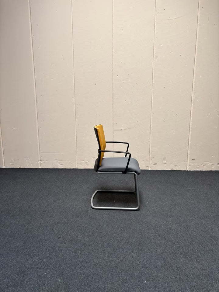 Freischwinger Steelcase Think / Besucherstuhl