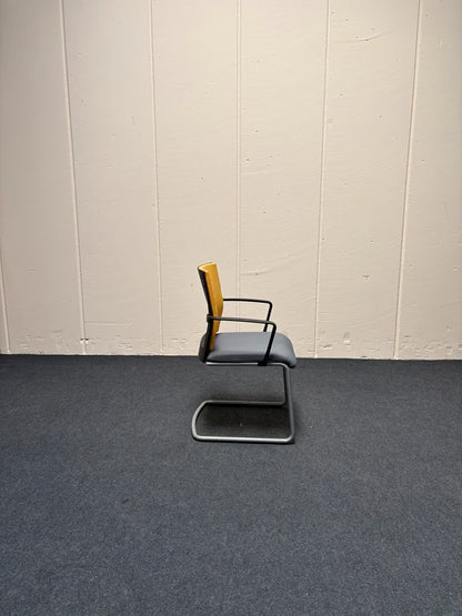 Freischwinger Steelcase Think / Besucherstuhl