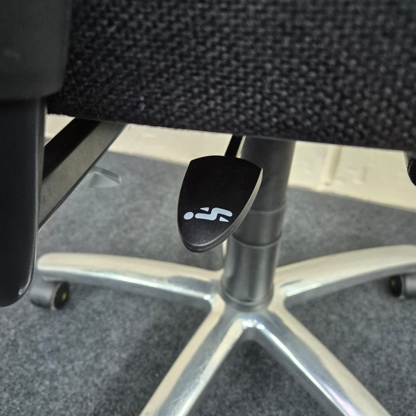 Bürodrehstuhl / RH Axia / schwarz /