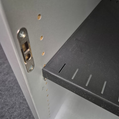 Sideboard / K & N "AD Acta" / grau / Querrolllade silbergrau / 120 cm / 2 Ordnerhöhen