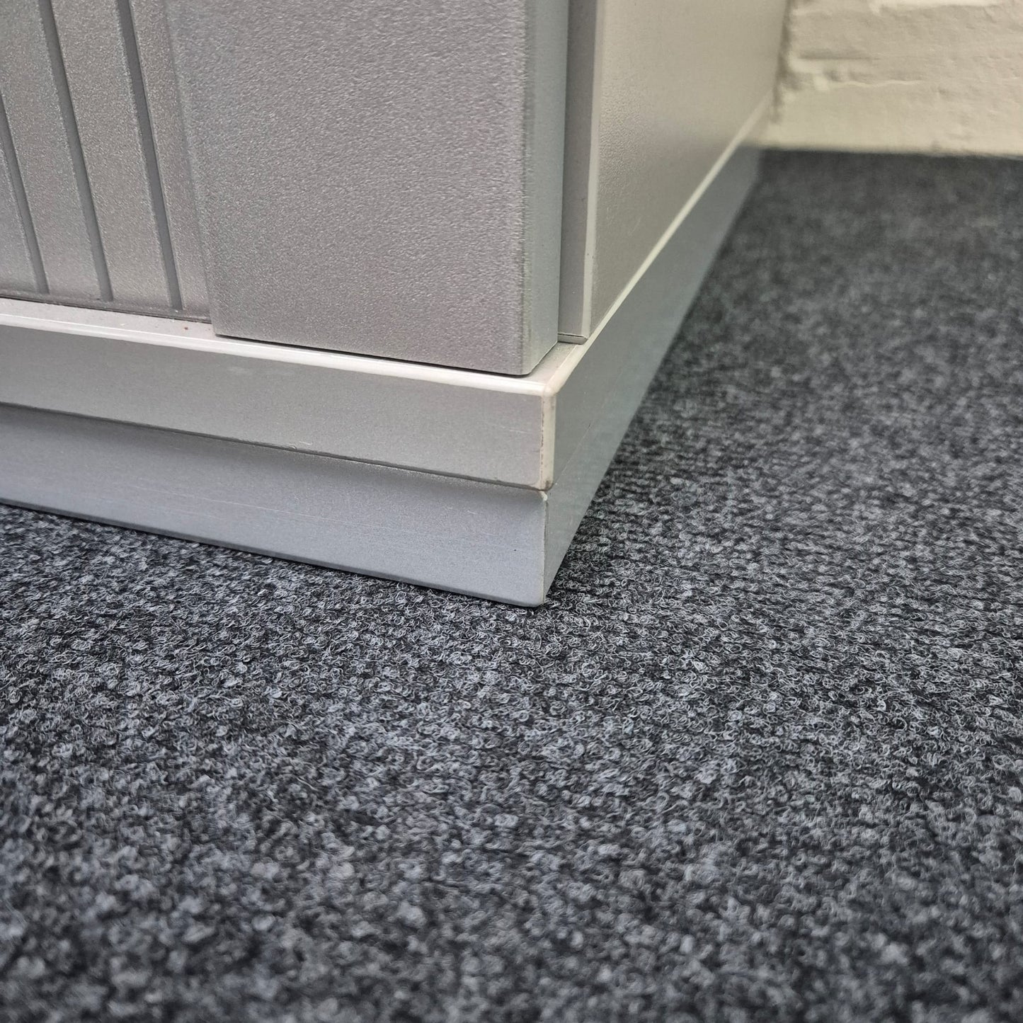 Sideboard / K & N "AD Acta" / grau / Querrolllade silbergrau / 120 cm / 2 Ordnerhöhen