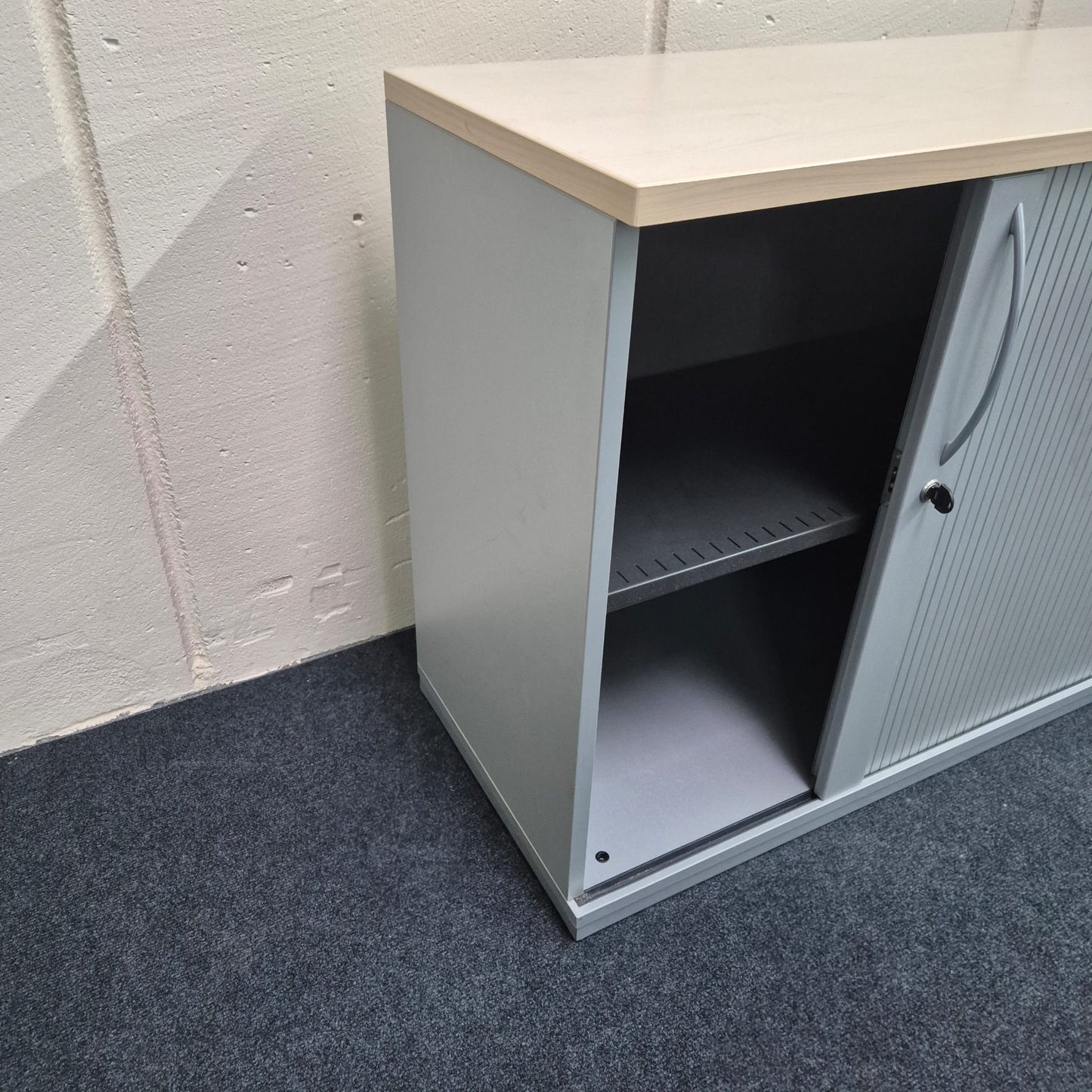 Sideboard / K & N "AD Acta" / grau / Querrolllade silbergrau / 120 cm / 2 Ordnerhöhen