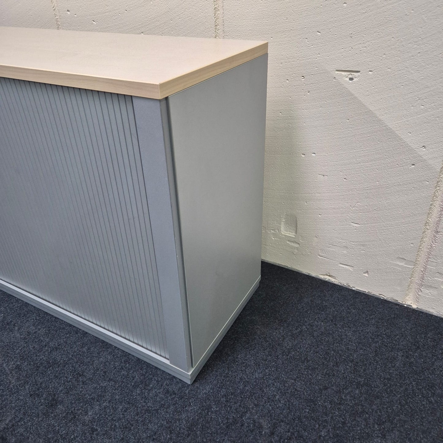 Sideboard / K & N "AD Acta" / grau / Querrolllade silbergrau / 120 cm / 2 Ordnerhöhen