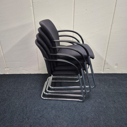 Freischwinger König & Neurath OKAY  / schwarz / stapelbar / Gestellfarbe verchromt