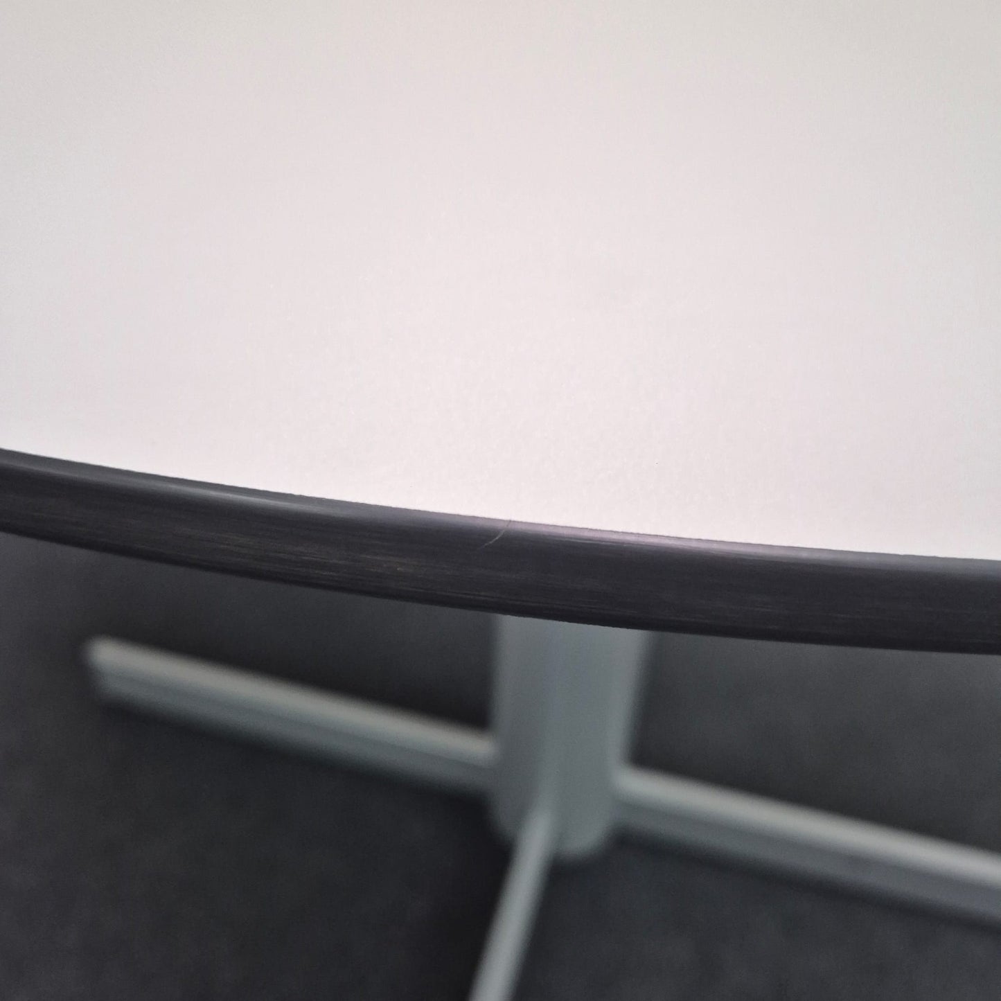 Besprechungstisch / VS Büromöbel / weiß / 100 cm Durchmesser