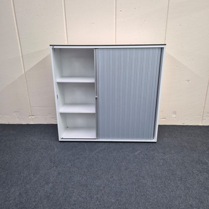 Sideboard /VS Büromöbel / weiß / Querrolllade silbergrau / 3 Ordnerhöhen / 120 cm