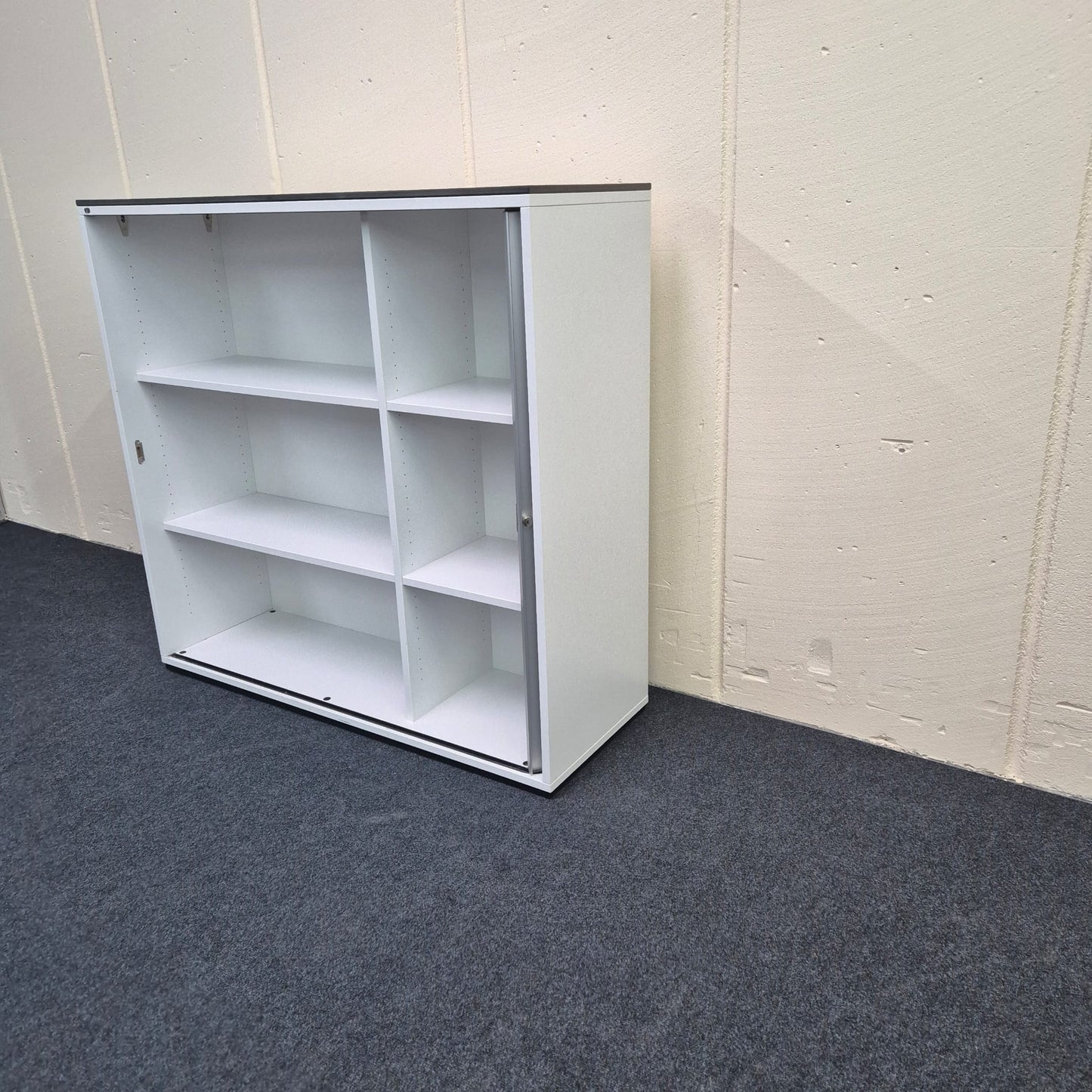 Sideboard /VS Büromöbel / weiß / Querrolllade silbergrau / 3 Ordnerhöhen / 120 cm