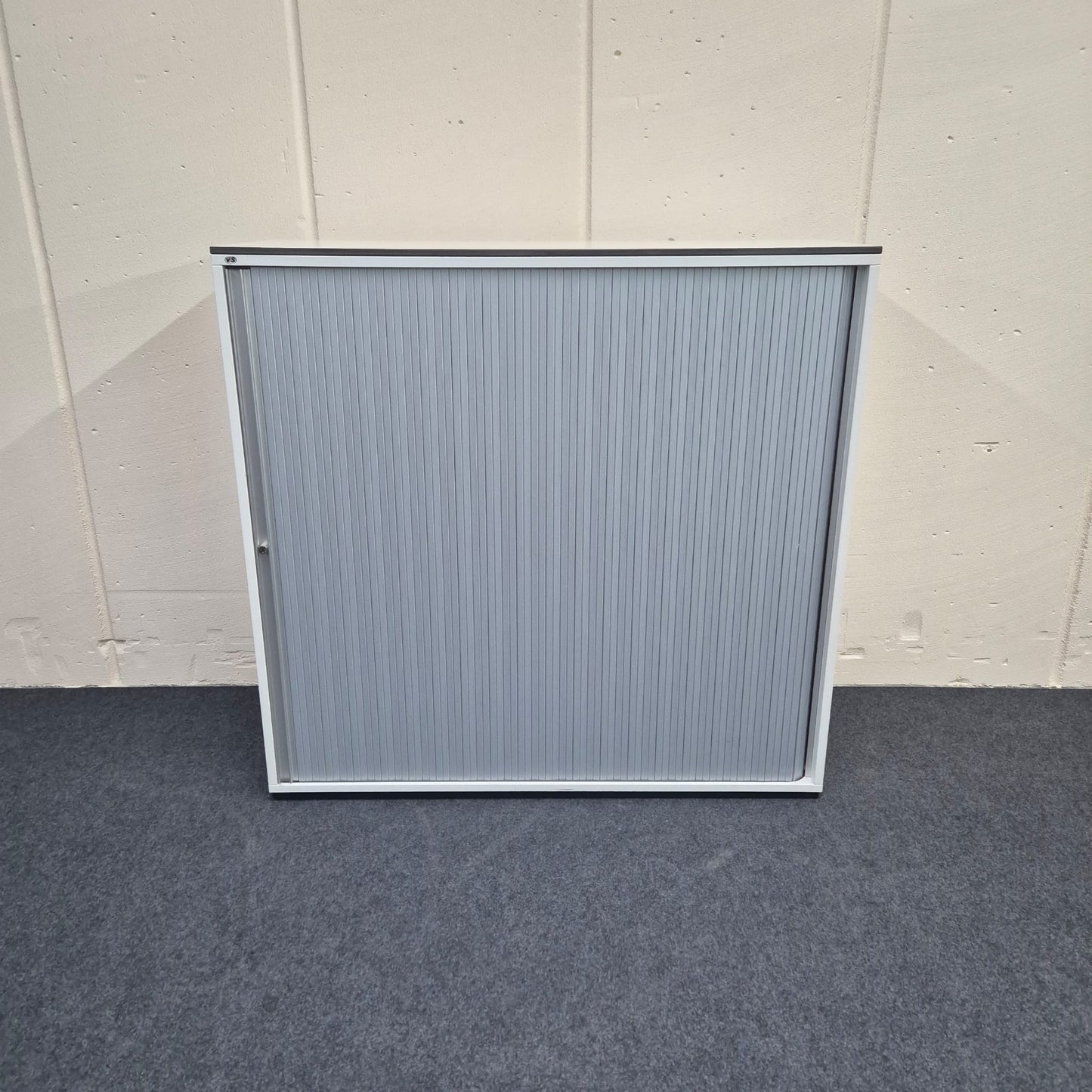 Sideboard /VS Büromöbel / weiß / Querrolllade silbergrau / 3 Ordnerhöhen / 120 cm