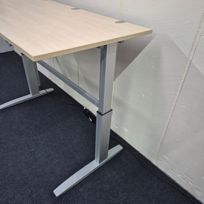 Steh-Sitz-Schreibtisch / CEKA / ahorn