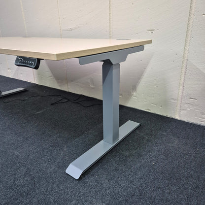 Elektrischer Schreibtisch von der Seite