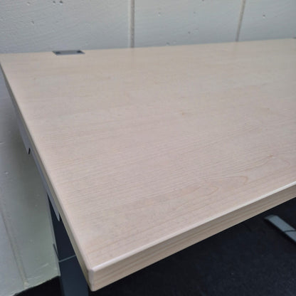 Elektrisch höhenverstellbarer Schreibtisch / Neu / weiß / 160 x 80 cm
