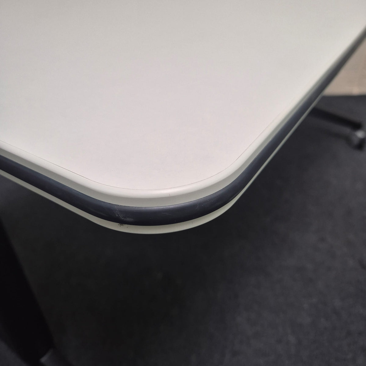 Klapptisch / Besprechungstisch  - Steelcase