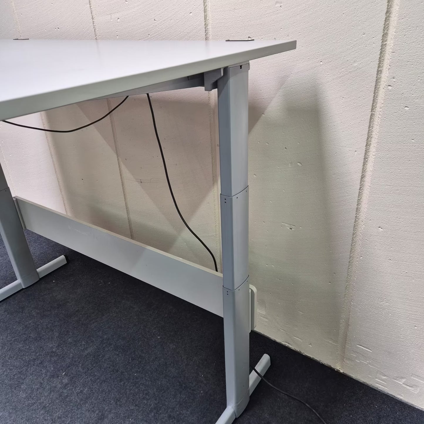 Elektrisch höhenverstellbarer Schreibtisch - Steelcase