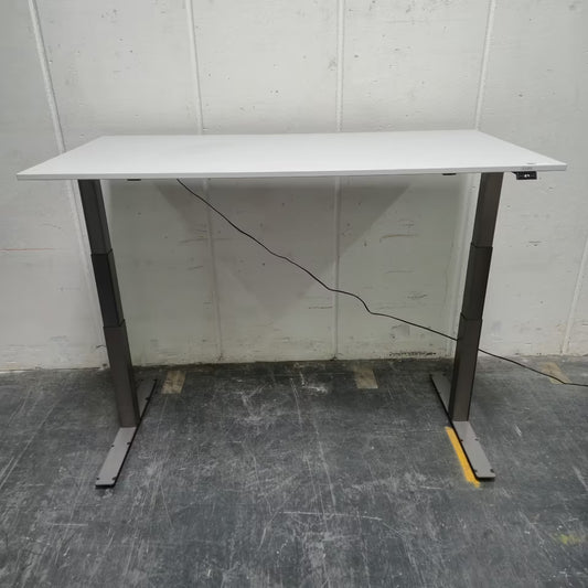 Elektrisch höhenverstellbarer Schreibtisch