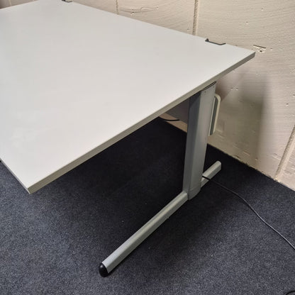 Elektrisch höhenverstellbarer Schreibtisch - Steelcase