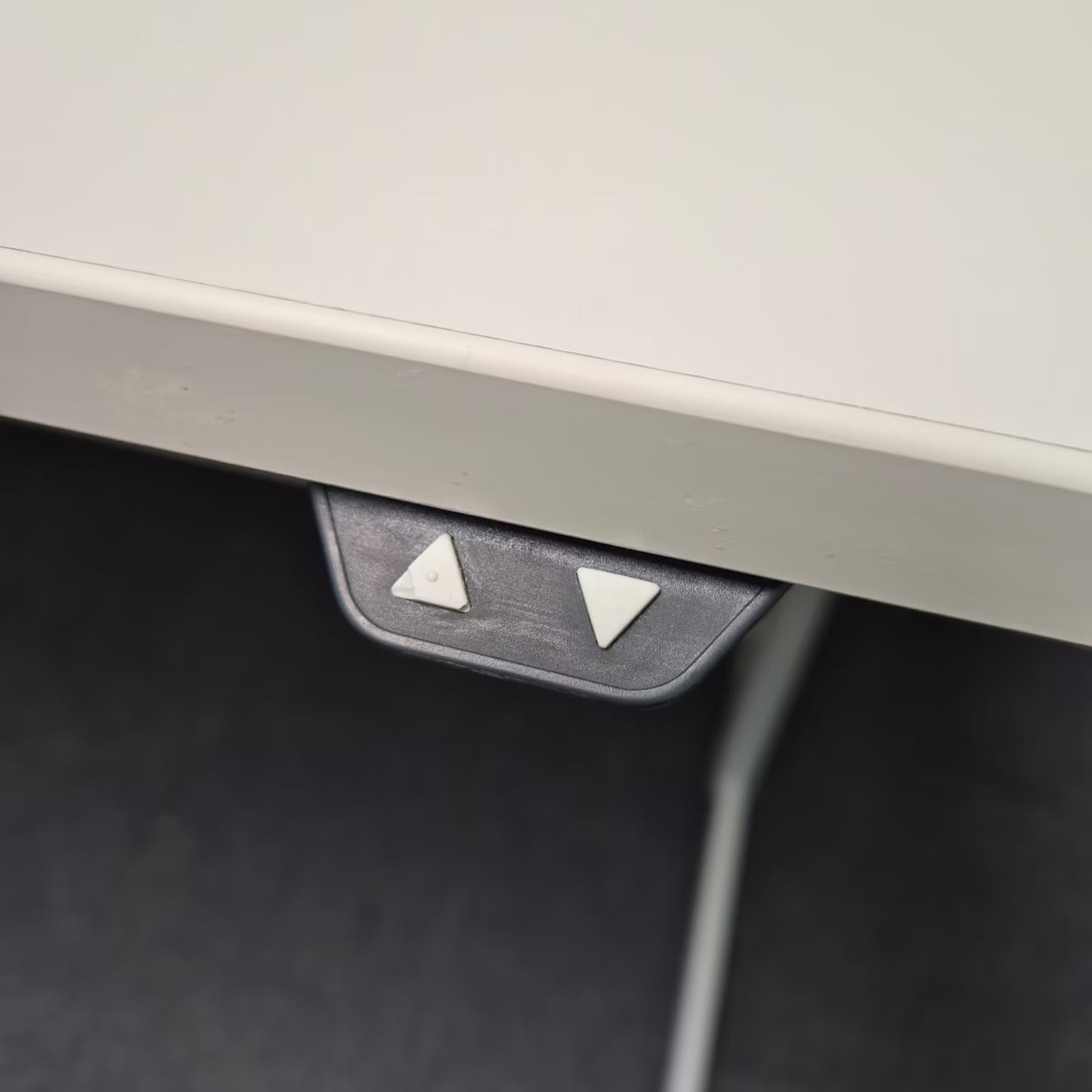 Elektrisch höhenverstellbarer Schreibtisch - Steelcase