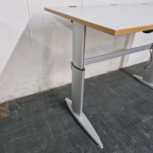 Elektrisch höhenverstellbarer Schreibtisch – Pfalzmöbel