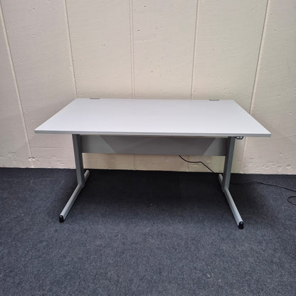 Elektrisch höhenverstellbarer Schreibtisch - Steelcase