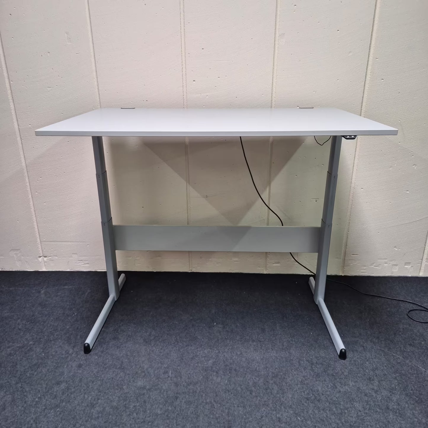 Elektrisch höhenverstellbarer Schreibtisch - Steelcase