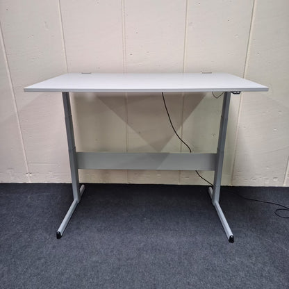 Elektrisch höhenverstellbarer Schreibtisch - Steelcase