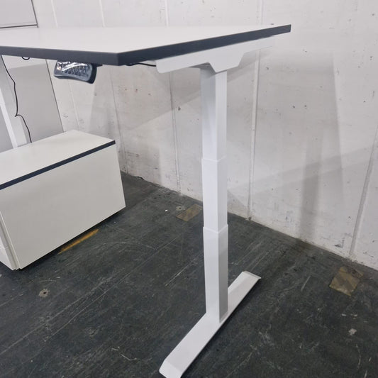 Elektrisch höhenverstellbarer Schreibtisch – Neu