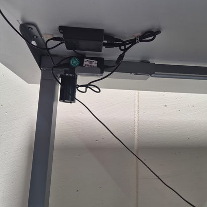 Elektrisch höhenverstellbarer Schreibtisch